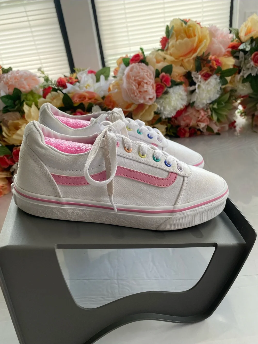 Vans Ward Low White Pink Rainbow Eyelets Canvas Skate Sneakers Girls Size 3